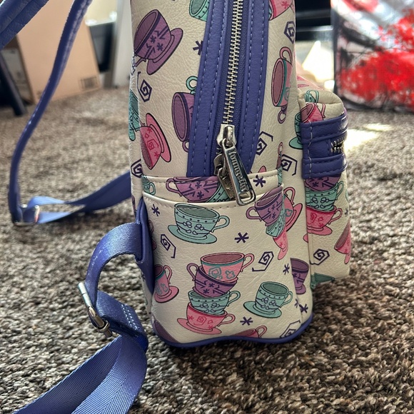New lounge fly Disney’s tea, cups, backpack purse, Alice in Wonderland - Picture 5 of 5